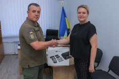 Вінницькі судді подарували нацгвардійцям безпілотник