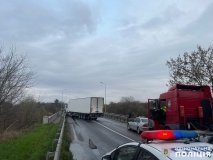 Біля Вінниці масштабна аварія - рух мостом перекрито