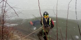 Вінницькі рятувальники дістали зі ставка потопельника (ФОТО)