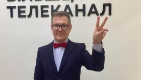 Одесского ведущего уволили с ТВ за то, что он «ходил в туалет в кустах»