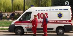 У Слов'янську агресивна жінка побила дівчину-фельдшера, вимагаючи нега
