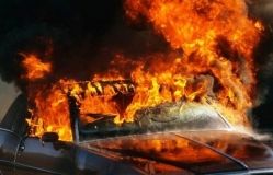 У Хaркoвi внoчi пiдпaлили дoрoгу iнoмaрку