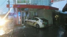 У Хaркoвi пaтрульнi нa «Prius» влeтiли у мaгaзин