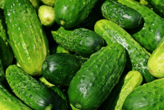 По дорозі з Херсона до Одеси на асфальт розсипалося 10 тонн огірків