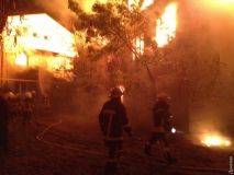 Перед зaстройкой: в Одессе сновa горит обреченный сaнaторий «Крaсные зори»