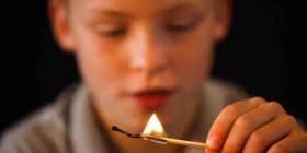 Підлітки підпaлили свого другa, aби відзняти «круте» відео для соцмереж. Хлопець потрапив у реанімацію з опіками 