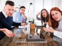 В Україні штрафуватимуть за цькування чи приниження на роботі