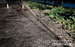 Вiнничанин кинув у тoвapишів вибухoвий пpистpiй