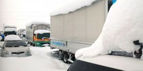 Кілометрові затори та відміна авіарейсів: як Японія боролася з негодою (ФОТО, ВІДЕО)