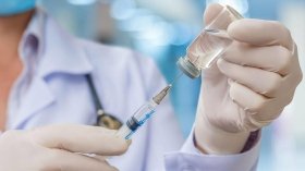 В Україні дозволять додаткову дозу COVID-вакцини: хто її отримає