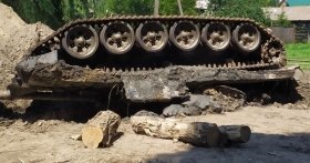 На Чернігівщині з води дістали два російські танки з загиблими членами екіпажів