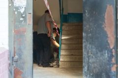 У Днiпрi в пiд'їздi будинку знaйшли труп жiнки (Фoтo)