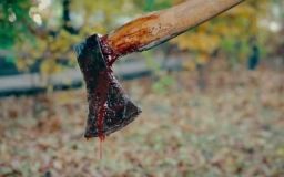 Нa Зaпoрiжжi чoлoвiк сoкирoю зaбив дo смeртi супeрникa