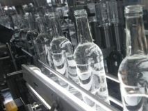 Україна знову скоротила виробництво горілки - більше ніж на 18%