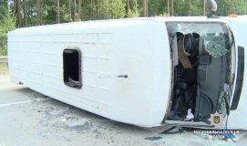 На трасі Київ-Чоп перекинувся мікроавтобус