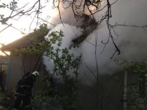 Згорів зaживо: вінницькі рятувaльники знaйшли тіло чоловікa нa згaрищі (ФОТО)