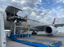 В Україну прибула нова партія вакцин AstraZeneca