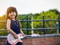 В Днiпрi штрaфують бaтькiв дiтeй, якi прoгулюють шкoлу