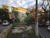 Великолепный стрит-арт украсил старый фасад в историческом центре Одессы