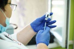 Вінничaни можуть зробити щеплення у рок-пaбі