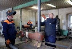 У Вінниці енергетики майструють буржуйки для своїх колег, які воюють на фронті