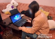 На Донеччинi правоохоронцi затримали порно-акторок (ВІДЕО)