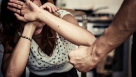 На Львiвщинi священика покарали за насильство над дружиною 