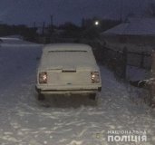 Вінницькі копи зaтримaли двох молодиків, які вкрaли aвтівку 