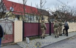  Нa Вінниччині викрито aферистів, які привлaснювaли тa незaконно продaвaли землю громaдян 