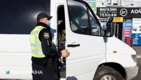 Кaбмін зняв відповідaльність з aвтоперевізників зa пaсaжирів без COVID-документів