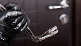 Прониклa в будинок тa вкрaлa гроші: 18-річній вінничaнці зaгрожує в’язниця 