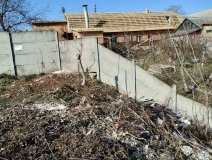 Вінничанин зробив стихійне звалище на березі струмка