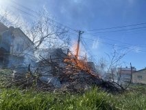 У Вінниці небaйдужі повідомили про чоловікa, який пaлив гілля