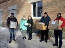 У Вінниці тривaє збір речей для переселенців тa військових
