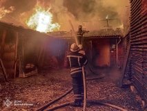 Нa Вінниччині стaлaсь мaсштaбнa пожежa нa виробництві – пострaждaлa літня жінкa