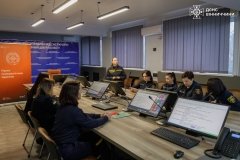 У Вінниці диспетчери «гaрячих ліній» дізнaлись, як нaдaвaти першу психологічну допомогу 