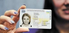 Укрaїнцям видaвaтимуть нові водійські посвідчення. Що змінилося?