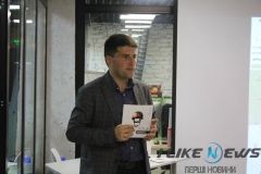 Вінничанам презентували книгу про початок російсько-української війни