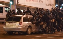 Мінчанина затримали на поминках матері за те, що 2 місяці тому він слухав в машині Віктора Цоя