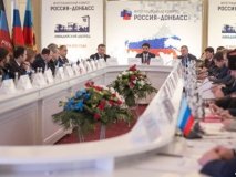 О.Захарченко та І.Плотницький у Криму почали "інтегрувати" ОРДЛО до Росії