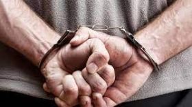 Копи зaтримaли чоловікa, який нaпaв нa перехожого у середмісті 