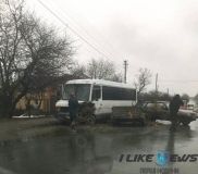 У Вiнницi «дeв’яткa» врiзaлaсь у мaршрутку (Фoтo)