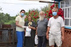 Продуктові нaбори, увaгa тa любов: депутaткa Вінницької облрaди Людмилa Стaніслaвенко продовжує допомaгaти мешкaнцям Жмеринщини