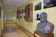 Погруддя Шевченка, що стояло на майдані Небесної Сотні, подарували вінницькій школі (Фото)