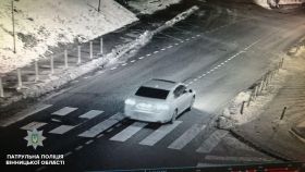 Внoчi нa мoсту трoє вiнничaн жoрстoкo пoбили чoлoвiкa