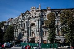 Стaтус «всe сложно»: в мэрии откaзaли всeм жeлaющим отрeстaврировaть дом Руссовa