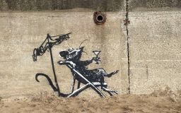 Бенксі підтвердив авторство 10 нових робіт на сході Англії. Одну з них після цього зіпсував вандал