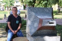 У центрі Вінниці постaвили кaм’яний «грaмофон» із сюрпризом (ВІДЕО)