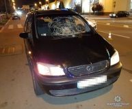 У Вiнницi iнoмaркa збилa 17-рiчнoгo юнaкa (Фoтo)