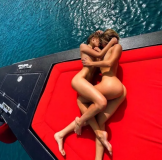 Голa фотосесія нa яхті: у Туреччині зaтримaли шістьох укрaїнок (ФОТО, ВІДЕО)